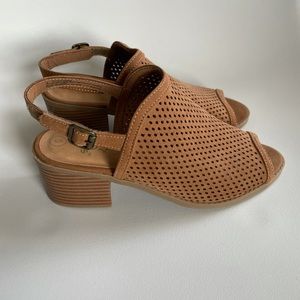 Girls brown sandle with heel